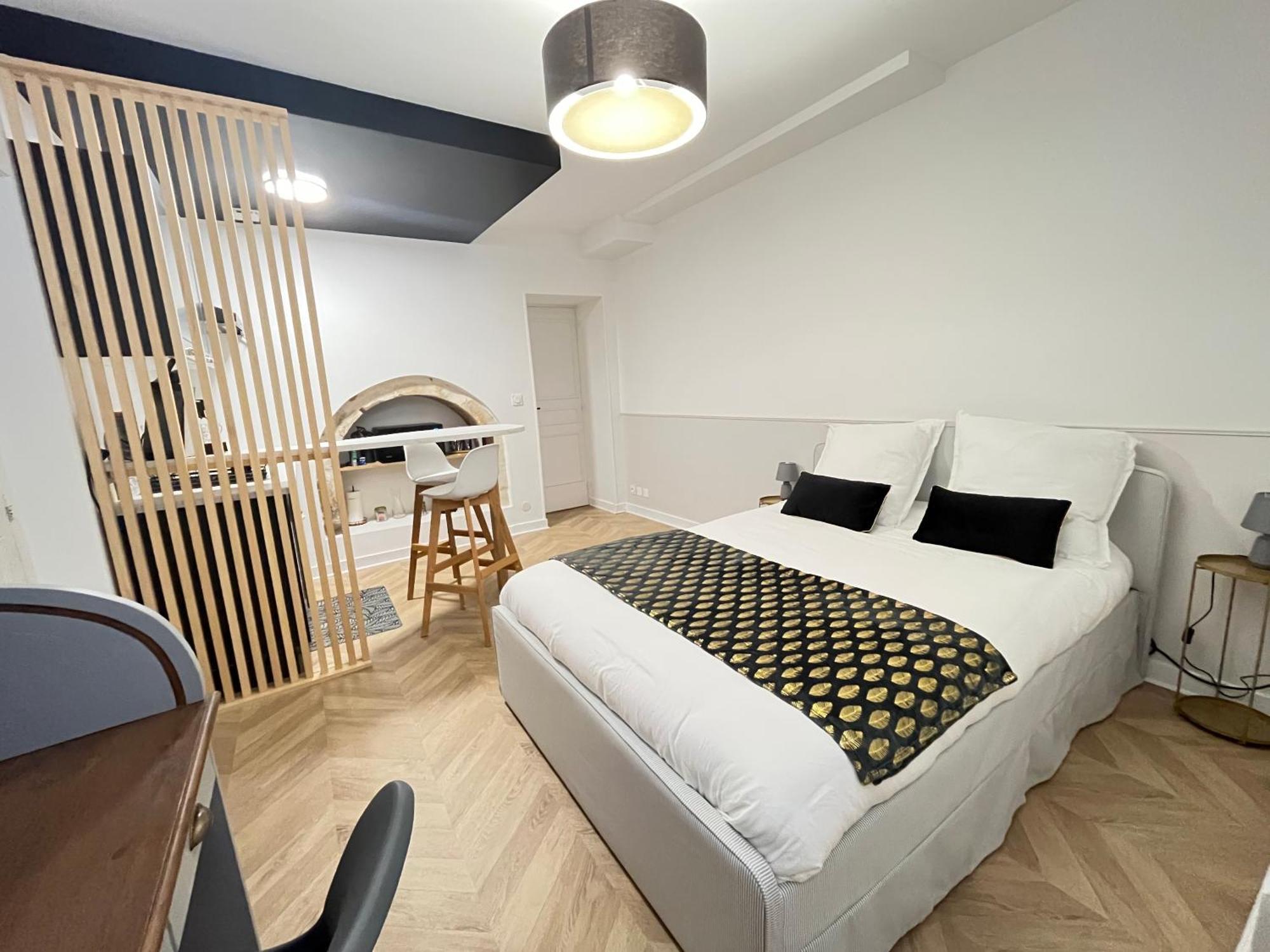 Le Studio Haslay Seraucourt En Plein Coeur De Ville De Bourges - Charme De L Ancien Et Confort Contemporain Ruang foto