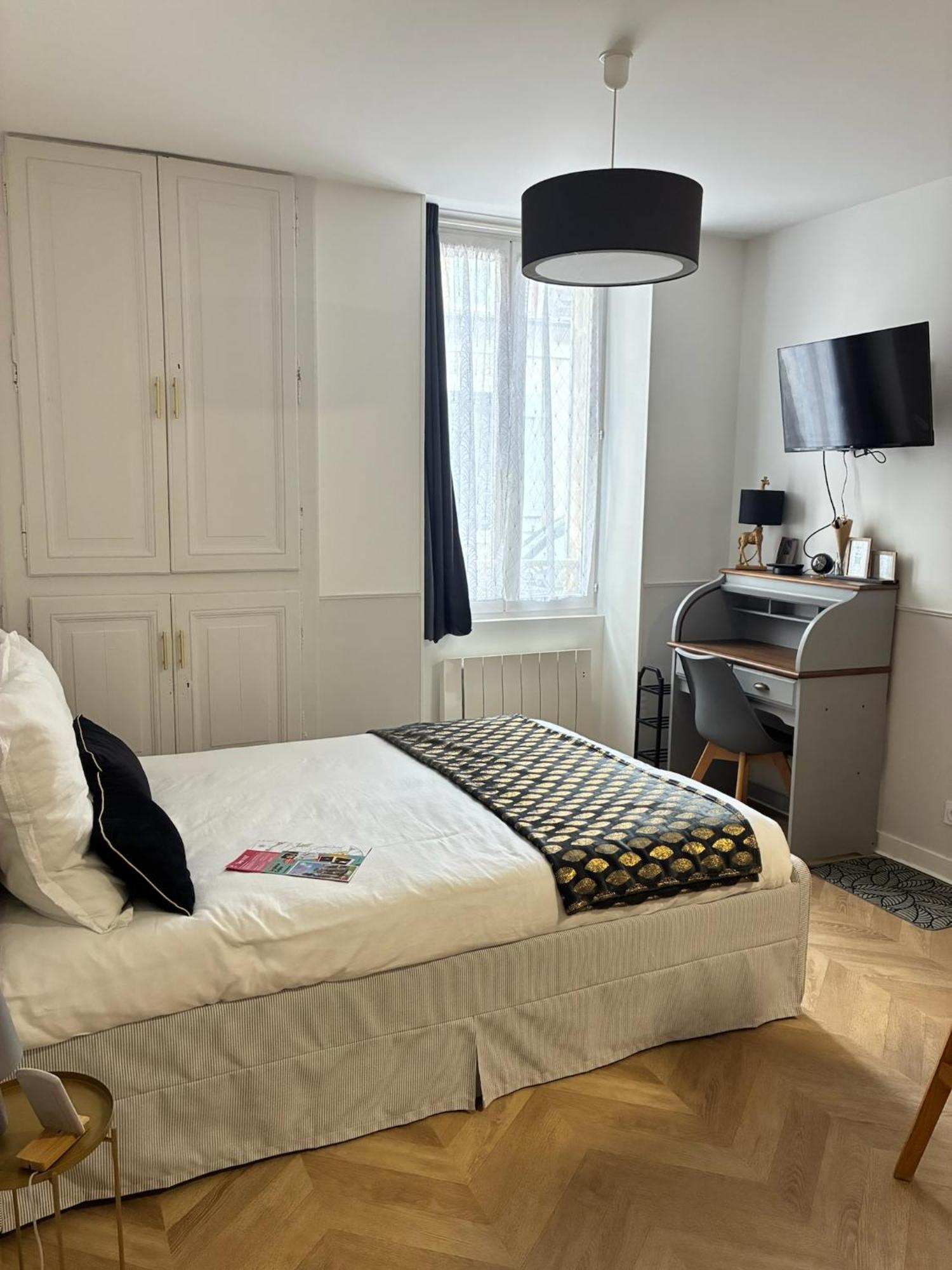 Le Studio Haslay Seraucourt En Plein Coeur De Ville De Bourges - Charme De L Ancien Et Confort Contemporain Bagian luar foto