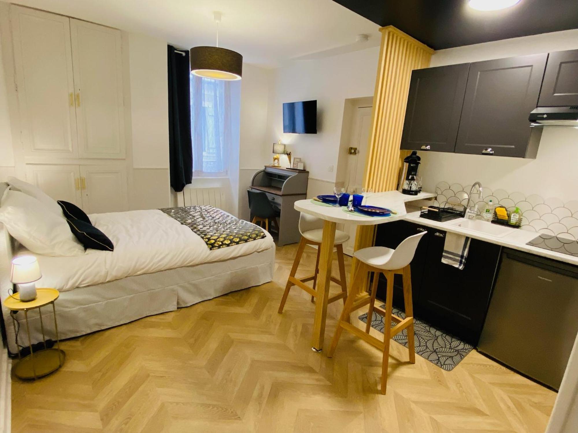Le Studio Haslay Seraucourt En Plein Coeur De Ville De Bourges - Charme De L Ancien Et Confort Contemporain Bagian luar foto